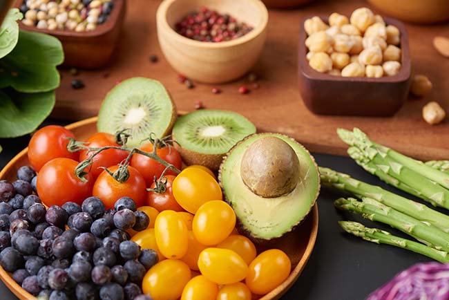 La-dieta-macrobiótica-Diferentes-verduras-semillas-y-frutas-Retos