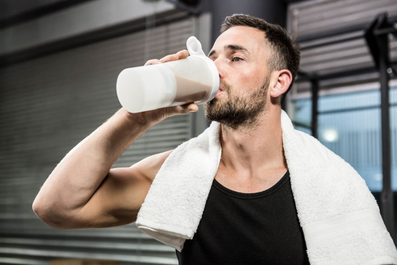 Los deportistas saben cuántos proteines tiene la leche y por qué son buenos - Retos