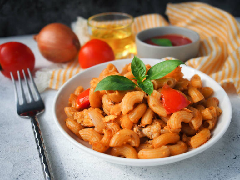 Macarrones con atún y tomate