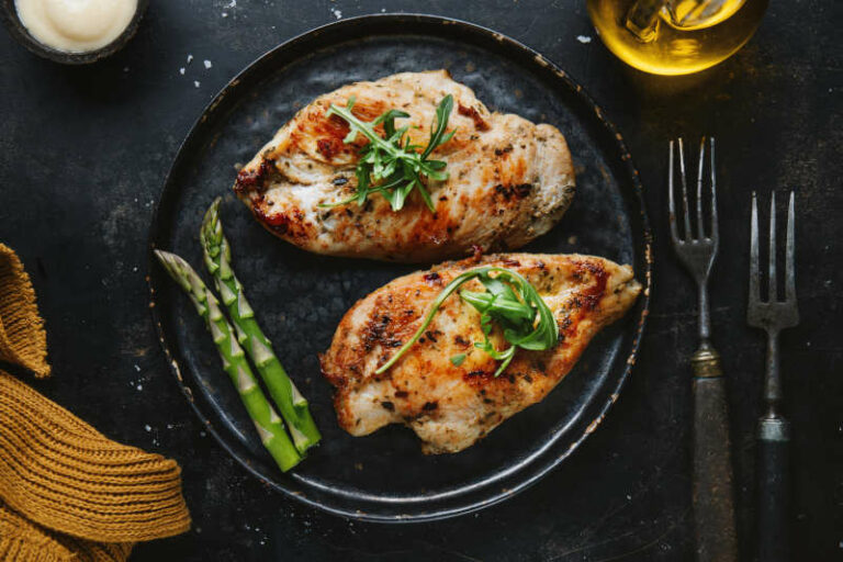 Pechuga de pollo jugosa al horno